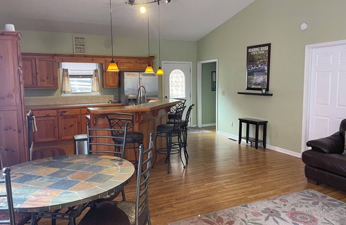 Eagle Rock Cabin | Perfect Lakefront Cabin On Table Rock With Hot Tub and WiFi