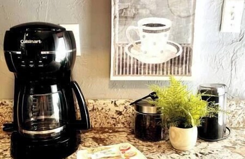 Central Northside Apartment | *Perfect Locale* Mins to all Attractions+Free Park