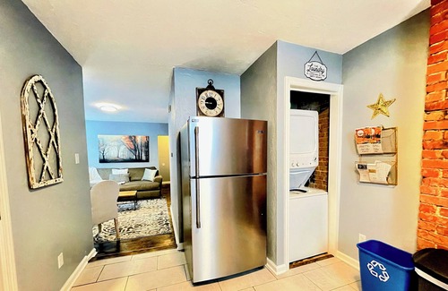 Central Northside Apartment | *Perfect Locale* Mins to all Attractions+Free Park