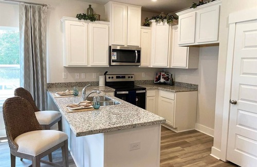 Gulf Breeze House | Perfect Location between Navarre & Pensacola Beaches, 1 minute from 50 Acre Zoo