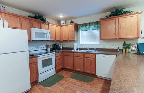 The Villages Villa | PERFECT LOCATION BETWEEN BROWNWOOD AND LAKE SUMTER.