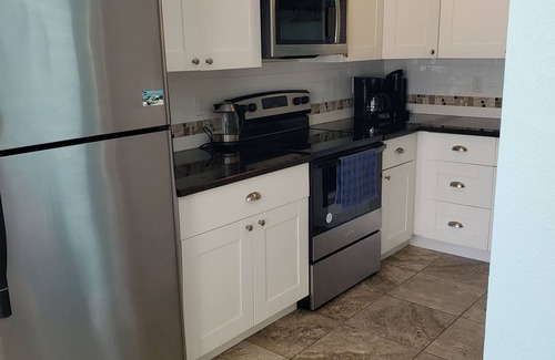 Gulf Gate Estates Apartment | Perfect location! Beautiful! Clean! Heated swimming pool!