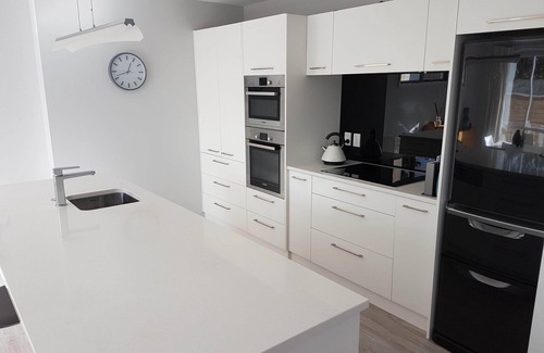 Petone House | Perfect location - everything at your fingertips!