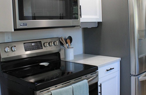 Oshkosh House | Perfect location for travel workers, close to everything and fully furnished!