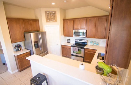 Bedford House | Perfect Location for Travel/Sporting events/ DFW