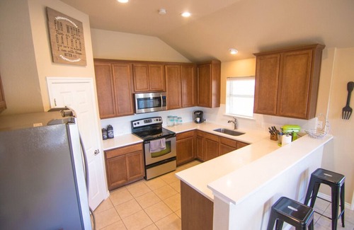 Bedford House | Perfect Location for Travel/Sporting events/ DFW