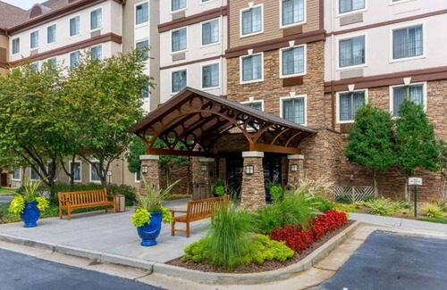 Dunwoody Apartment | Perfect Location for Your Next Getaway! Convenient Suite w/FREE Breakfast, Pool