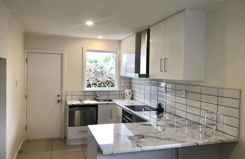 Saint Albans House | Perfect location - Merivale