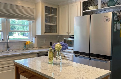 Kennebunk House | Perfect Maine Getaway – Walk to Downtown, Cozy for All - Flexible Cancellation.