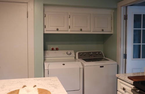 Kennebunk House | Perfect Maine Getaway – Walk to Downtown, Cozy for All - Flexible Cancellation.