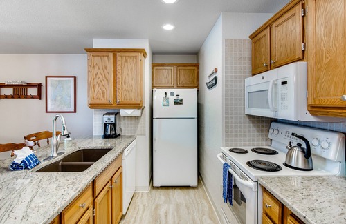 McCall Condo | Perfect McCall getaway w/private balcony, wood-burning fireplace, & free WiFi