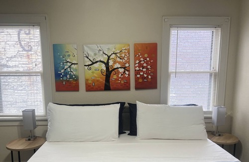 Milwaukee Apartment | perfect MKE getaway new 3br upper duplex