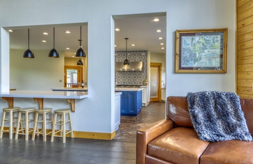 Truckee House | Perfect Mountain Escape, Great Views & Hot Tub