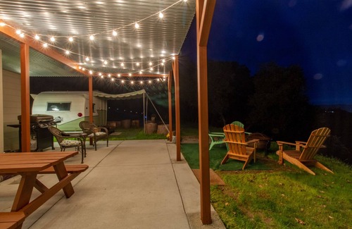 Oakhurst Apartment | Perfect Mountain Getaway with mountain views and private patio