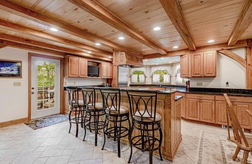 Hidden Valley House | Perfect Mountain Retreat; minutes from all the Laurel Highlands has to offer!