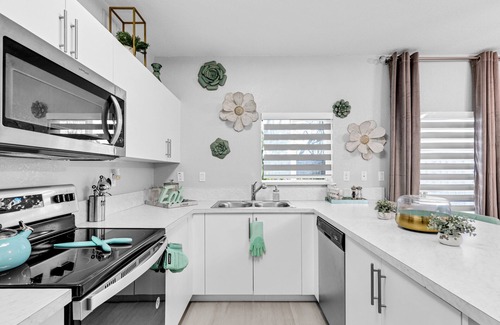 Florida City House | Perfect Oasis (Mint)