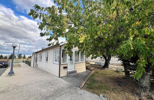 Anaconda House | Perfect One Bedroom Home!