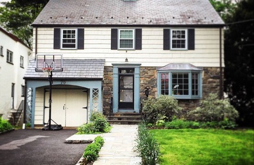 Larchmont House | Perfect Open Space Home in Quality Kid Friendly Neighborhood