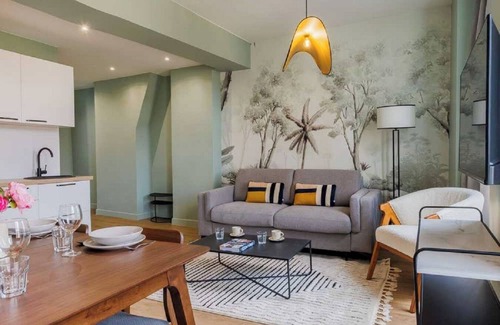 Notre-Dame-des-Champs Apartment | Perfect Paris Stay: One Bedroom Apartment On Rue De Sèvres