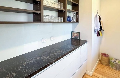 Te Atatu Peninsula House | Perfect Peninsular Location - 3 BR family home.