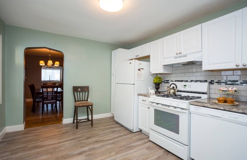 South Side Flats House | Perfect Place and Breakfast Too!