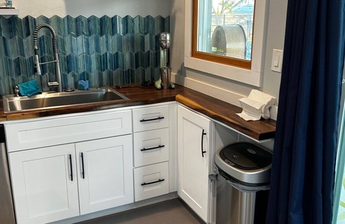 San Tan Valley Apartment | Perfect place to enjoy the AZ winter! Poolhouse, bar, jacuzzi, pool!