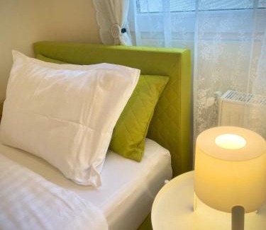 Resita Apartment | Perfect Place to Stay self check in-24h-NETFLIX-WIFI
