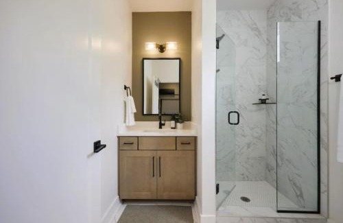 Porter Heights House | Perfect Pregame Rooftop Close to Broadway