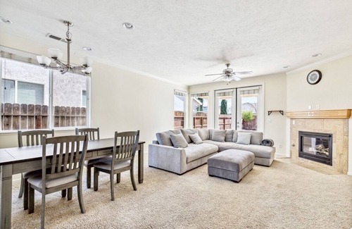 Fresno House | Perfect Private Fresno Getaway Near Downtown!