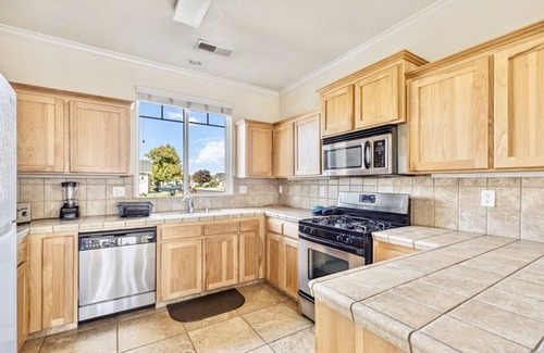 Fresno House | Perfect Private Fresno Getaway Near Downtown!