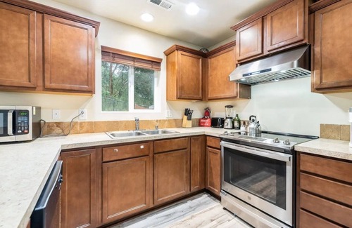 Eastside House | Perfect Private Getaway Minutes to Downtown!