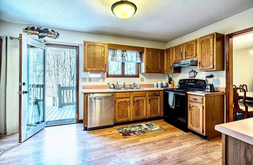 Dawsonville House | Perfect Private Waterfront Getaway on Lake Lanier!