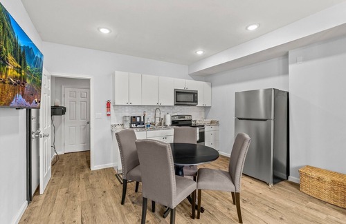 Philadelphia Apartment | Perfect Relaxing 1BR W/Free parking in Cobbs Creek