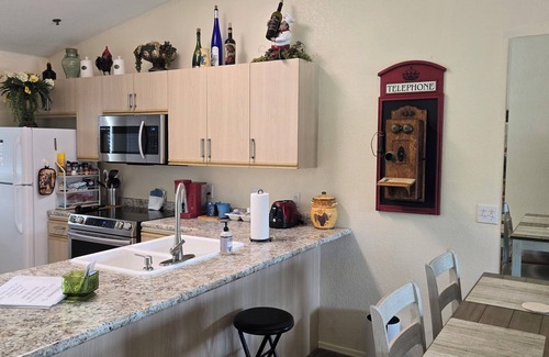 Table Rock Condo | PERFECT ROMANTIC COUPLES GETAWAY! HIDDEN BRANSON GEM! Book now and Save!