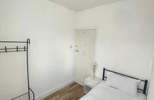 Lea Bridge Apartment | Perfect Rooms near Stratford!