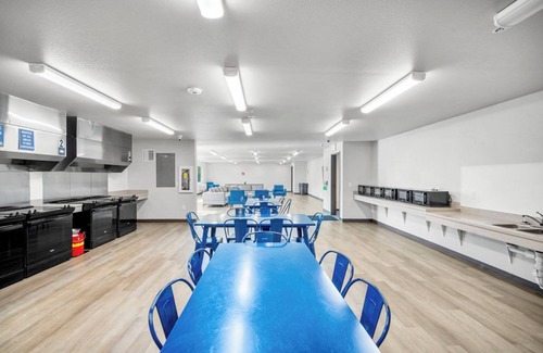 Foley Apartment | Perfect 'Sand in My Boots' 4-bed studio—Free transportation to the festival!