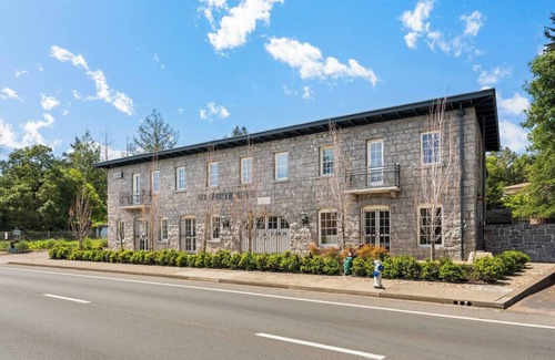 Santa Rosa Apartment | Perfect Santa Rosa Retreat at Historic Stonehouse!