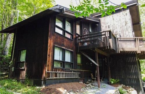 Pittsfield House | Perfect secluded 3 bedroom cozy getaway home Hawk Landing