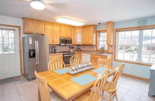 Westbrook Center House | Perfect Shoreline Stay – Walk to Beach, Dine, Shop & Play!