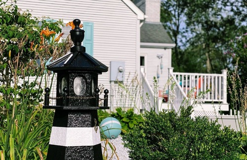 Westbrook Center House | Perfect Shoreline Stay – Walk to Beach, Dine, Shop & Play!