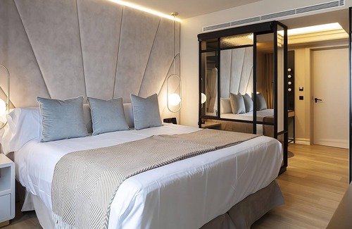 Sant Nicolau Hotel | Perfect Spot for Your Quick Stay! Relaxing Room