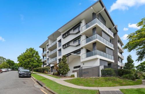 Indooroopilly Apartment | Perfect Spot Near CBD n UQ Spacious 2Beds Apt