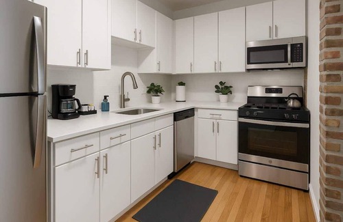 Lakeview Apartment | Perfect Stay - Modern 2BR Unit