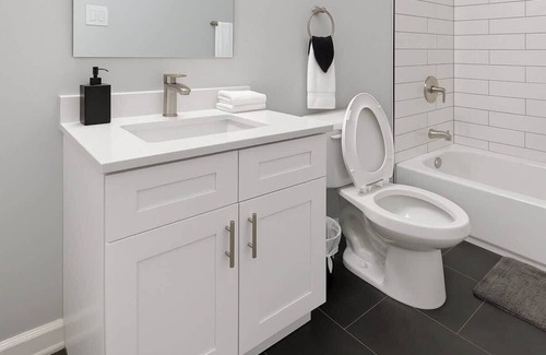 Lakeview Apartment | Perfect Stay - Modern 2BR Unit