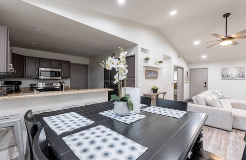 Mesa House | Perfect Staycation - Pet Friendly, Fire Pit, BBQ