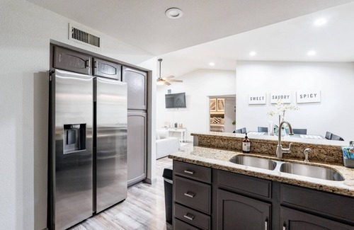 Mesa House | Perfect Staycation - Pet Friendly, Fire Pit, BBQ