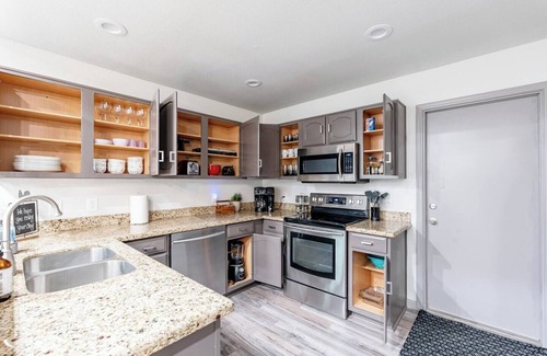 Mesa House | Perfect Staycation - Pet Friendly, Fire Pit, BBQ