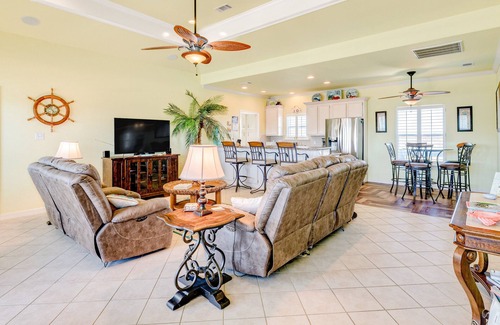 Port Bolivar House | Perfect | Steps to Beach | Firepit | Sleeps 10