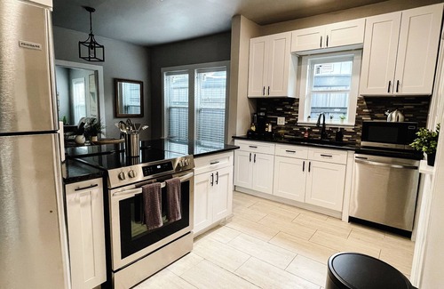 San Antonio House | Perfect Texas Retreat! 2 bedroom 2 full bath close to downtown and SeaWorld!
