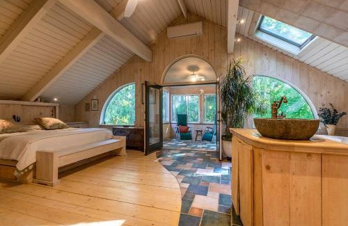 Stratton Mountain Ski Chalet | Perfect Two Family Home - Up to 14 Guests - Walk to Gondola!